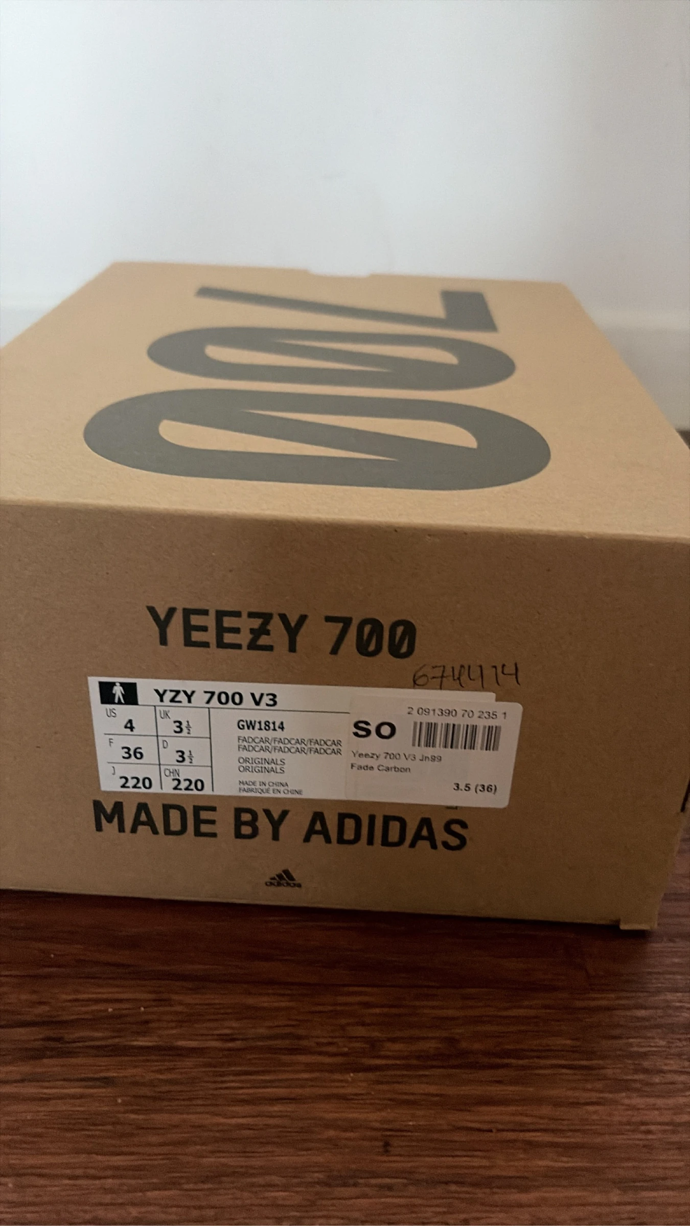 Adidas yeezy Boost 700 v3 Fade Carbon  – photo 8